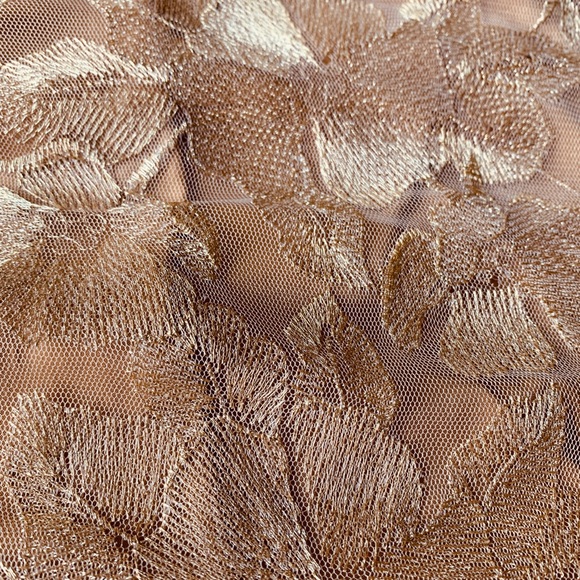 * Stunning lace evening gown - Picture 4 of 5